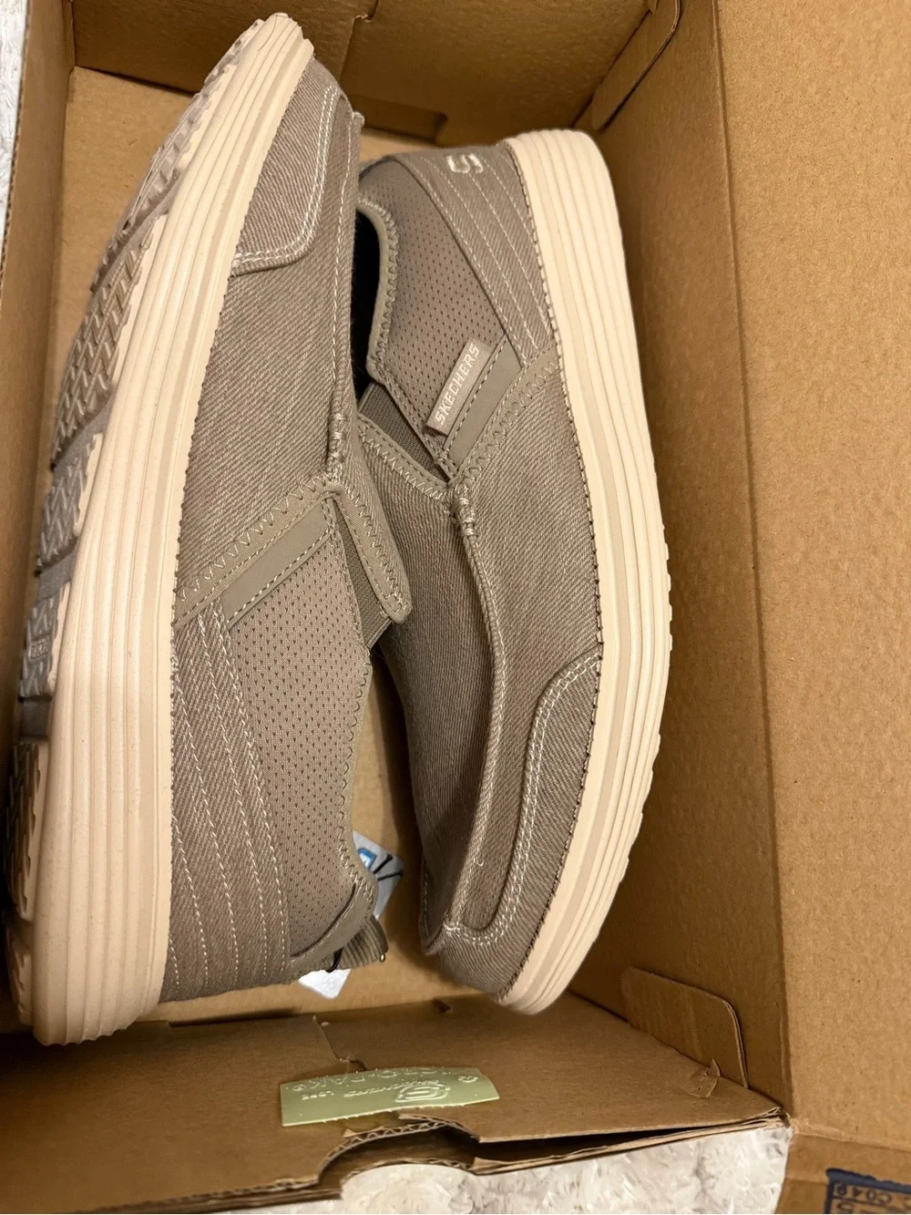 Men’s Skechers casual Slip-On Sneakers “Relaxed fit , memory foam “ new in box